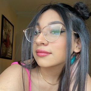 Meet your Posher, Nadia